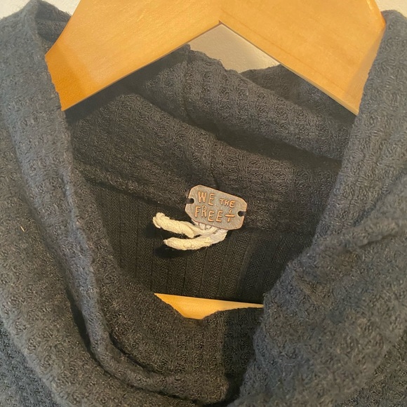 Free People sweater top - Picture 2 of 8